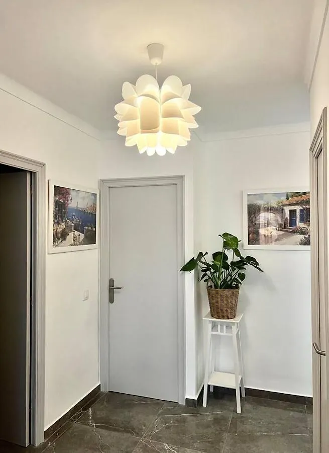Amplio Apartamento Tranquilo Cerca De La Playa Roses 0*,  Spain